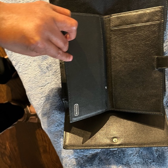 Classic coach wallet - gently used WITH CHECKBOOK COVER - Picture 4 of 4